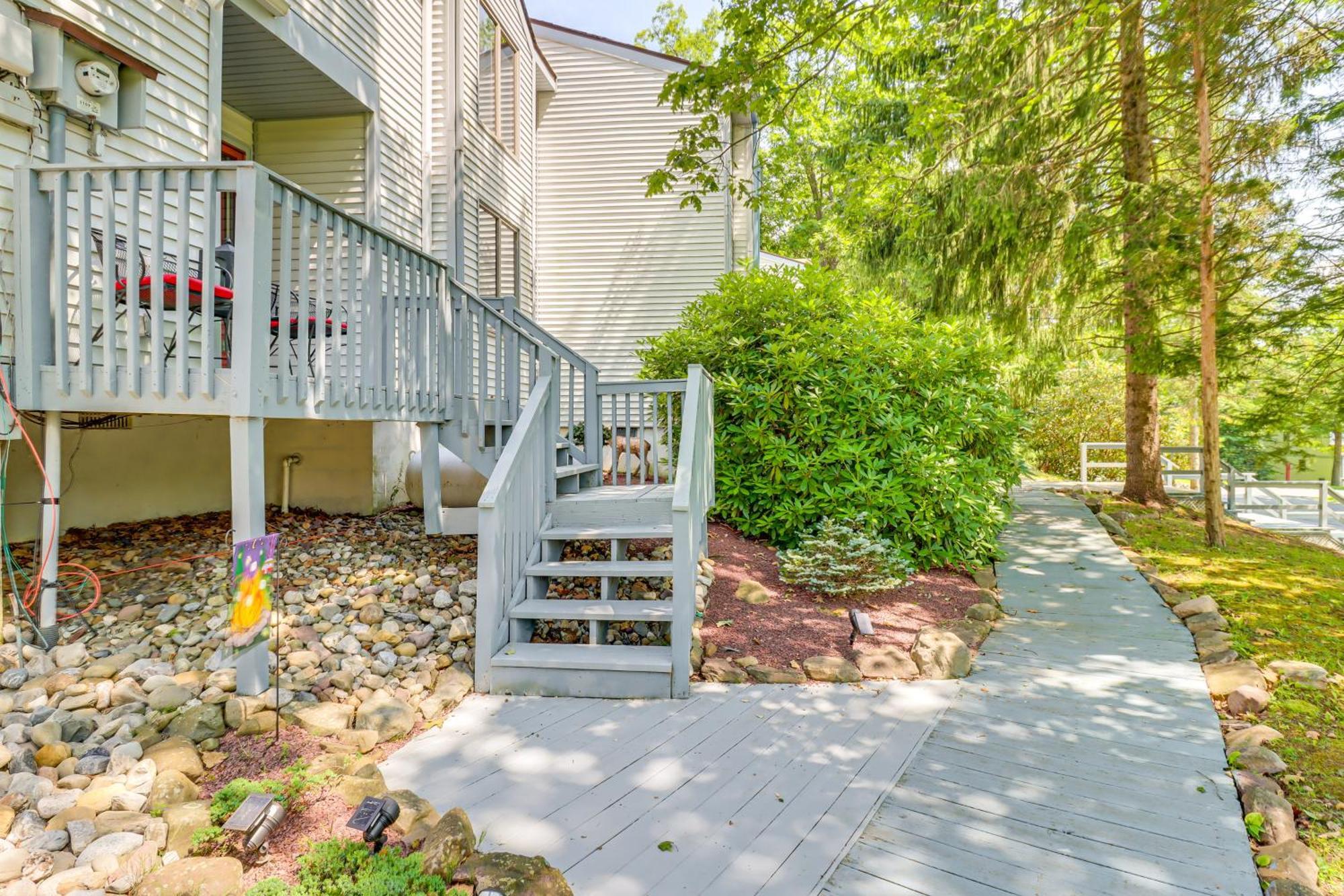 Lake Harmony Townhome Walk To Restaurants! ภายนอก รูปภาพ